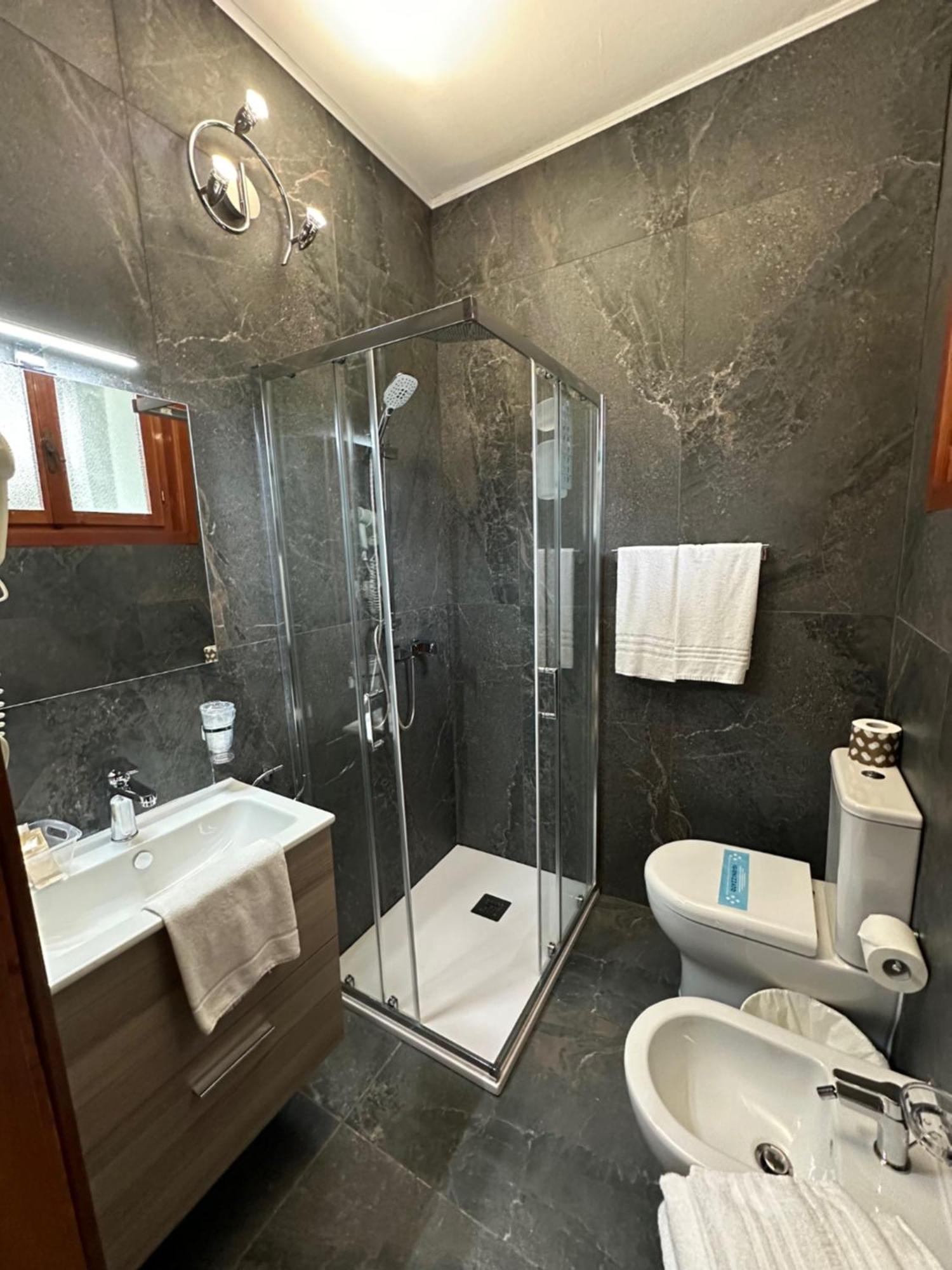 Hotel Moreri Градо Экстерьер фото