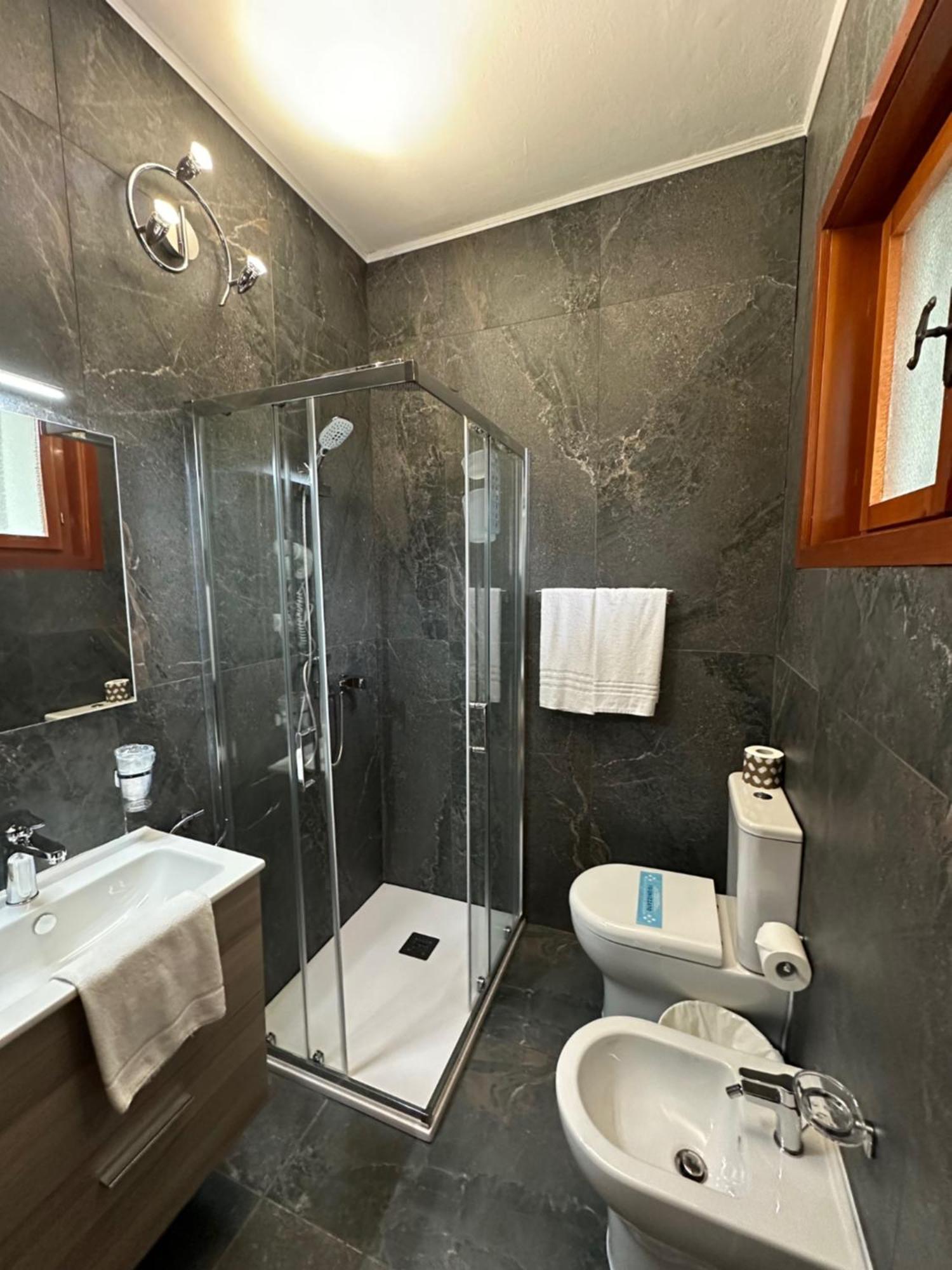 Hotel Moreri Градо Экстерьер фото