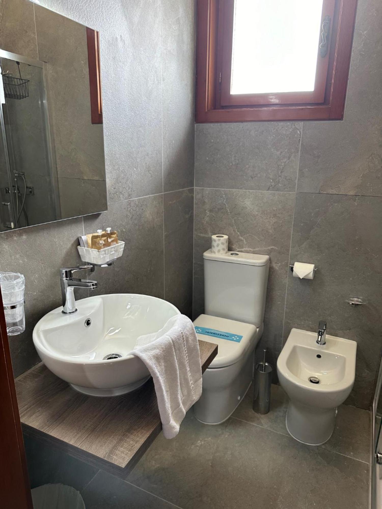 Hotel Moreri Градо Экстерьер фото